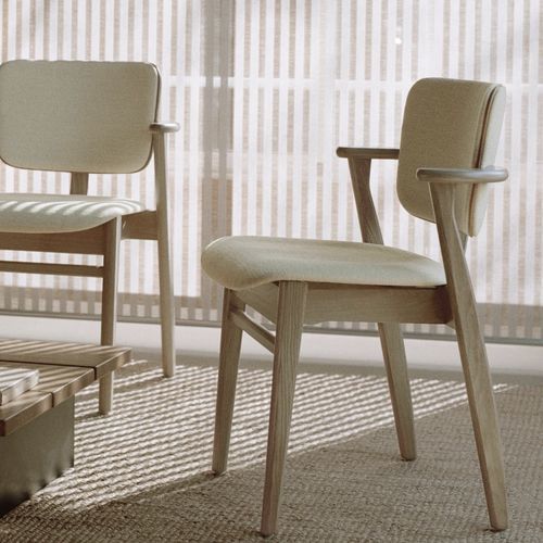Moderner Stuhl - DOMUS - Artek - für den Innenraum / Leder / Eiche