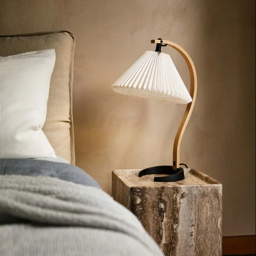 Tischlampe - TIMBERLINE - GUBI - Eisen / modern / mit Kabel