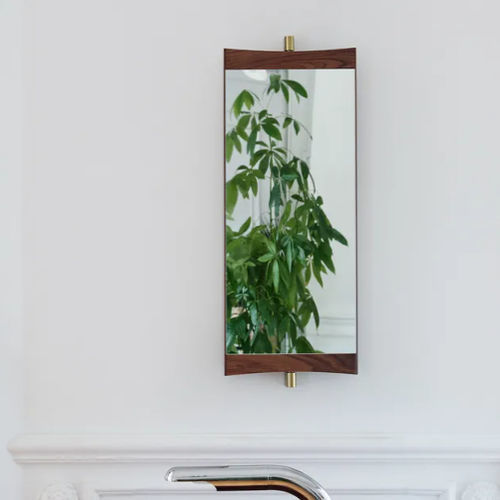 Wandmontierter Spiegel - VANITY  - GUBI - modern / flach / Messing