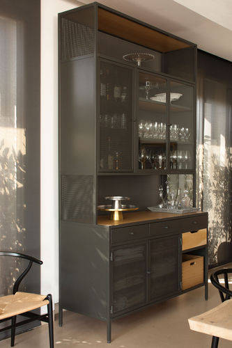 Moderner Geschirrschrank - NAMLIEH - karen chekerdjian - Holz / Glas