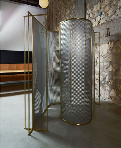 Moderner Paravent - CONFESSIONAL - karen chekerdjian - Aluminium / Messing