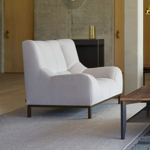 Moderner Sessel - PHILEAS - Ligne Roset - Leder / Polyurethanschaum / Stoff