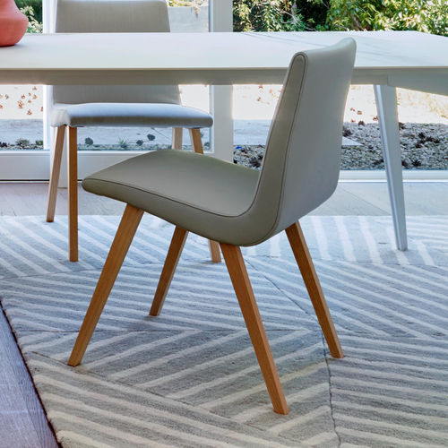 Stuhl / originelles Design - TV - Ligne Roset - für den Innenraum / Leder / Stoff