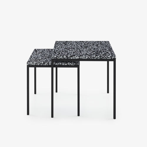 Moderner Satztisch - AMADORA - Ligne Roset - Marmor / Gestell aus lackiertem Stahl / quadratisch
