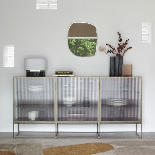 Moderne Vitrine - CANALETTO - Ligne Roset - mit hohen Beinen / Holz / Aluminium