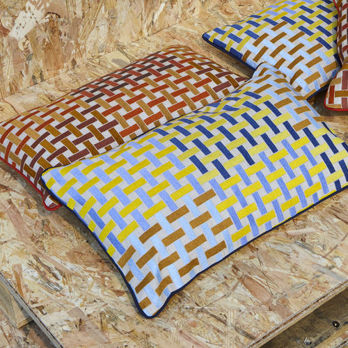 Kissen für Sofas - CRUCIVERBA - Ligne Roset - rechteckig / Motiv / für Privatgebrauch