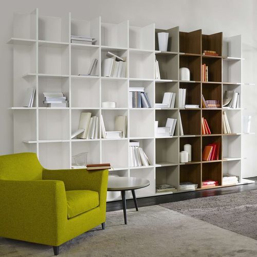 Modul-Bücherregal - OKA - Ligne Roset - modern / Holz / weiß