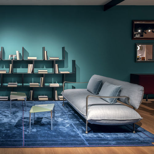 Modernes Sofa - RIACE - MAGIS - für Wohnzimmer / Stoff / Schaumstoff