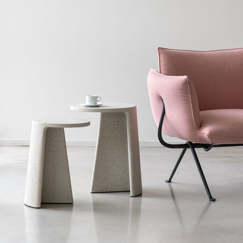 Moderner Couchtisch - ANCORA - MAGIS - MDF / Eiche / Hartglas