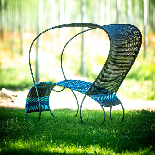 Sonnenliege / originelles Design - MODOU - MOROSO - Polyethylen / Stahl / für Gewerbegebrauch