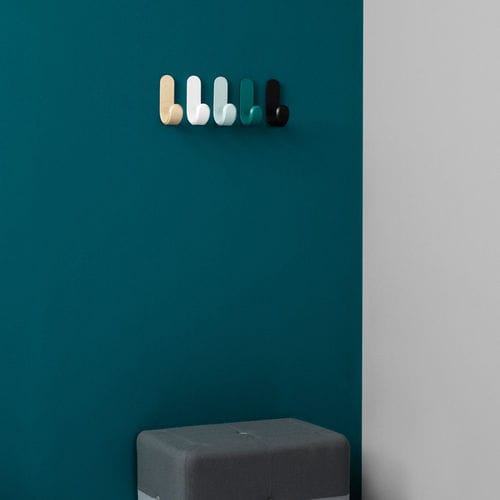 Moderner Garderobenhaken - CURVE - Normann Copenhagen - Esche / Mehrfach / lackiert