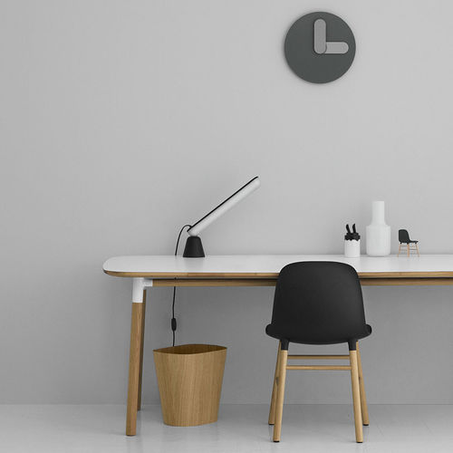 Moderne Uhr - BOLD - Normann Copenhagen - wandmontiert / Analog / Aluminium