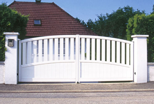 Einflügeliges Tor - CONTEMPORAIN : MERIGI  - Horizal - Aluminium / Stab / motorisiert