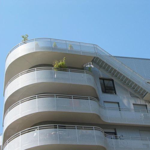 Aluminium-Geländer - FERIA - Horizal - Lochblech / für Außenbereich / für Balkon