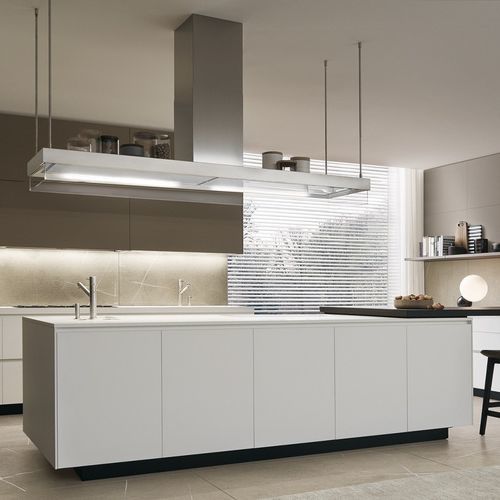 Moderne Küche - ALEA - Poliform - lackiertes Holz / Kochinsel / großformatig