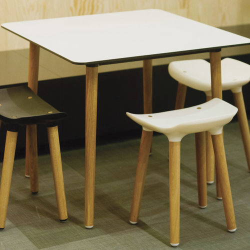 Klassischer Hocker - PILOT LOW - SDC_lab - Eiche / Gestell aus Holz / smart