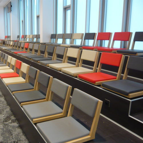 Fertigbau-Sitztribüne - ROOM 26 - SDC_lab - Eiche / Stoff / gerade