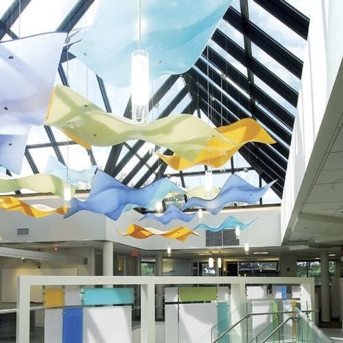 Harz-Zwischendecke - Shapes Symphony - 3Form - freihängend / für Büro / für den Innenraum