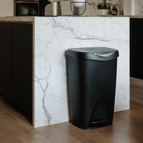 Abfallbehälter für Küche - BRIM - Umbra - Edelstahl / Polypropylen / mit Pedal
