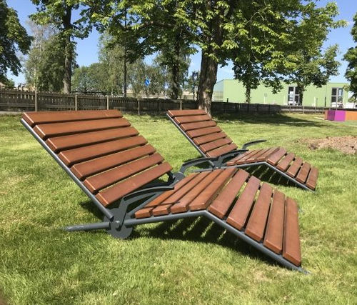 Liegestuhl für Außenbereich - MONTPELLIER - Lars Laj - modern / Holz / Stahl