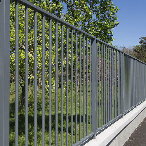 Zaun mit Stangen - BT - Quaglia Diffusion - Industrie / für Wohnhaus / galvanisiertem Stahl