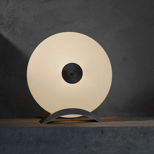 Tischlampe - NOVA  - J. Adams & Co. - geblasenes Glas / Opal / modern