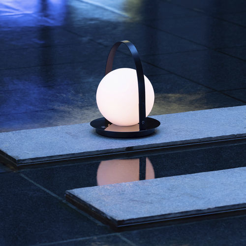 Tischlampe - BOLA - Pablo Designs - Messing / Chrom / Leder