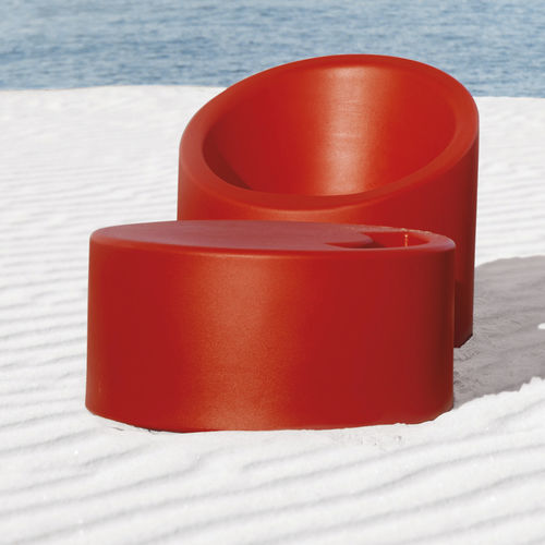 Moderner Couchtisch - LIPSTICK - Diabla - rotationsgesintertes Polyethylen / Gestell aus Polyethylen / rund