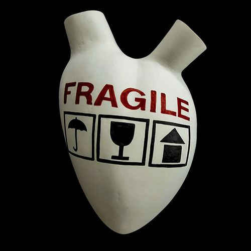 Moderne Vase - FRAGILE - ELICA STUDIO - Porzellan / wandmontiert / handgefertigt