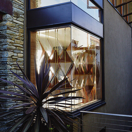 Nussbaum-Sonnenschutzlamelle - Elish Warlop Design Studio - für Fenster / vertikal / individuell gestaltbar