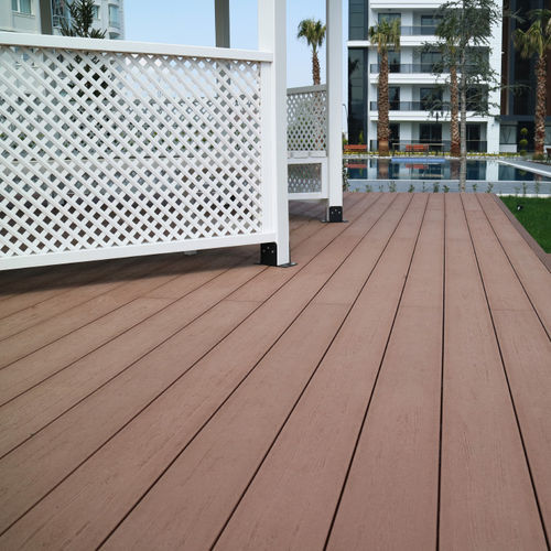 Terrassendiele / Verbundmaterial aus Holz - 14025 - Arline Composite - Holzoptik / gerillt / rutschfest