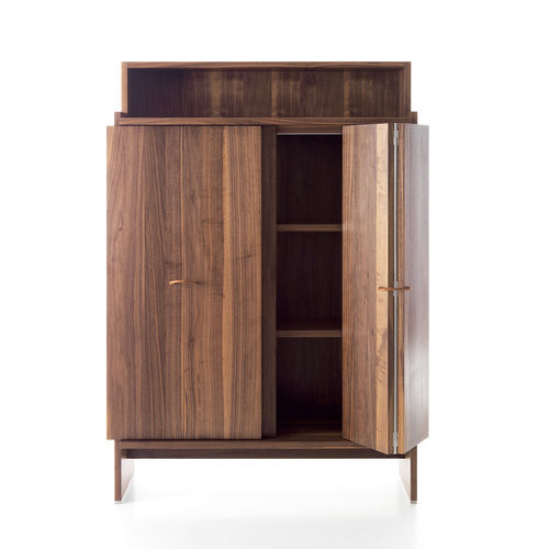 Hohes Sideboard - NOVELLA UP - LANDO - modern / Massivholz / mit Regal