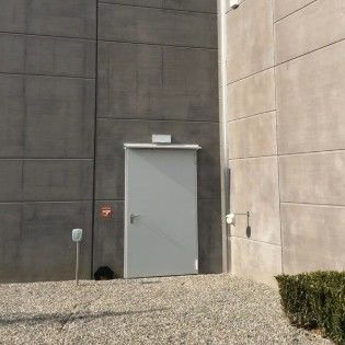 Seitlich unterteiltes Industrietor - FLY MULTIPURPOSE - Moreschi Chiusure Industriali S.r.l. - Metall / Stahl / Polyester