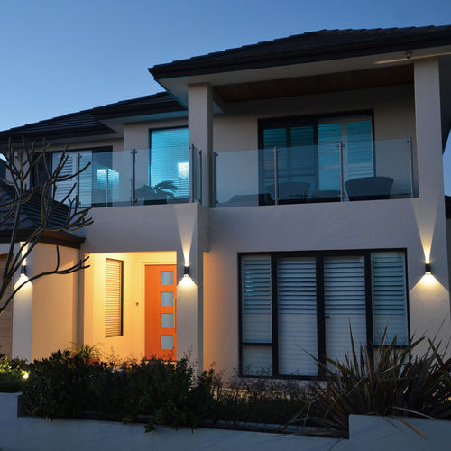 Moderne Wandleuchte - ZAMBIA - Hofflights - für Außenbereich / Aluminium / Glas