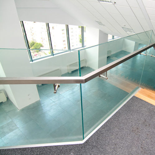 Aluminium-Geländer - Transparent Design SRL - Glas / Glasplatten / für den Innenraum