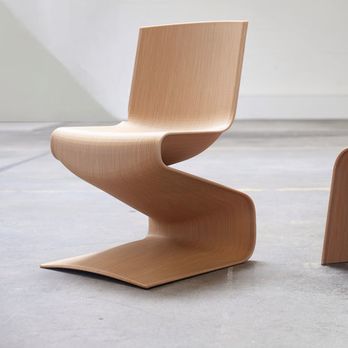 Stuhl / originelles Design - ASTER - Model No. Furniture - für den Innenraum / Harz / Gestell aus Harz