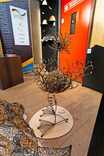 Stahlskulptur - Q-WACKY DUCK - ARTBUZ creative workshop - Aluminium / synthetisches Peddigrohr / handgefertigt