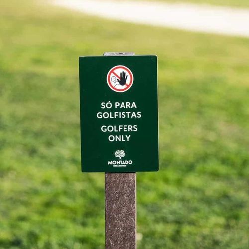 Bodenstehendes Schild - GOLF - Floema - Recyclingkunststoff / HPL / upgecycelt