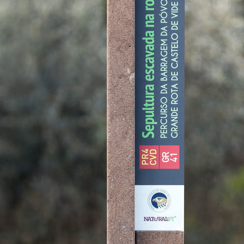 Stele zur Beschilderung - SERVIÇO ICNF - Floema - für Flughafen / für öffentliche Bereiche / für ausgewiesene Zone