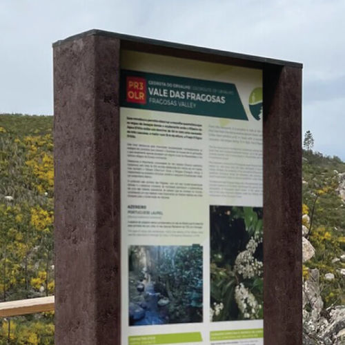 Infotafel für öffentliche Bereiche - FLOEMA - Floema - für städtische Bereiche / HPL / Recyclingkunststoff