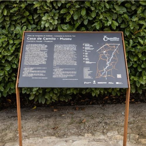 Holz-Orientationstisch - ATRIL  - Floema - für öffentliche Bereiche