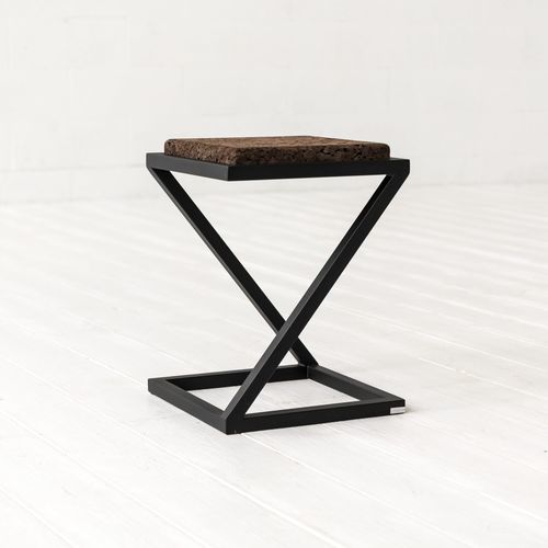 Moderner Hocker - X - IDDO - Kork / Gestell aus Stahl / schwarz