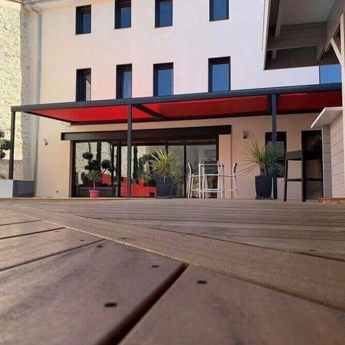 Angebaute Pergola - USINE-ONLINE - extrudiertes Aluminium / mit Stoffüberdachung / Faltdach