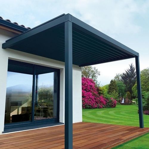 Angebaute Pergola - USINE-ONLINE - Aluminium / extrudiertes Aluminium / mit orientierbaren Lamellen