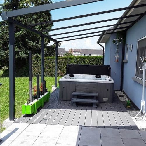 Angebaute Pergola - USINE-ONLINE - extrudiertes Aluminium / mit Schrägdach / maßgefertigt