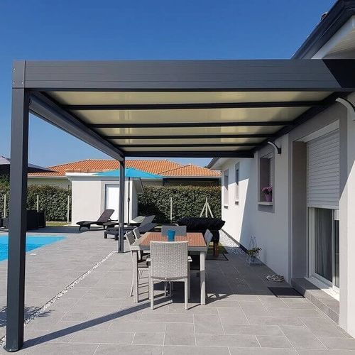 Angebaute Pergola - H3 - USINE-ONLINE - extrudiertes Aluminium / mit Flachdach / mit Dach aus Sandwichpaneelen