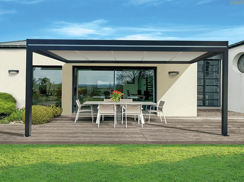 Angebaute Pergola - USINE-ONLINE - extrudiertes Aluminium / mit Flachdach / mit Dach aus Sandwichpaneelen