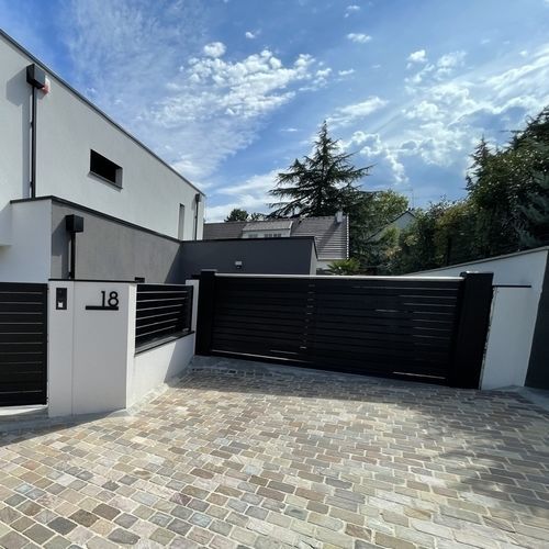 Vertikal schiebbares Tor - COMPACTGATE - Aluminium / Edelstahl / Lamellen