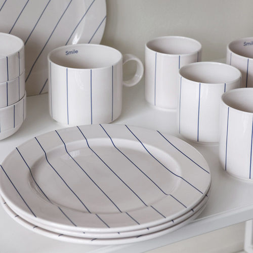 Flache-Teller - Pyjamas - DESIGN LETTERS ApS - rund / Porzellan / Streifenmuster