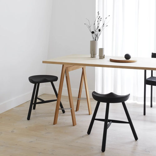 Moderner Hocker - Shoemaker Chair™ no. 49 - FORM & REFINE - Eiche / Buche / geöltes Holz